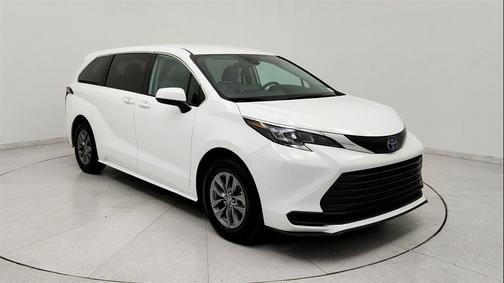 2024 Toyota Sienna LE