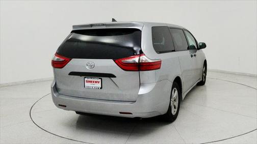 2020 Toyota Sienna SE