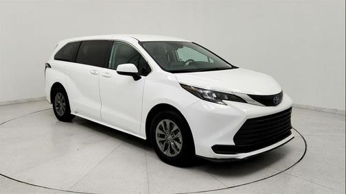 2024 Toyota Sienna LE