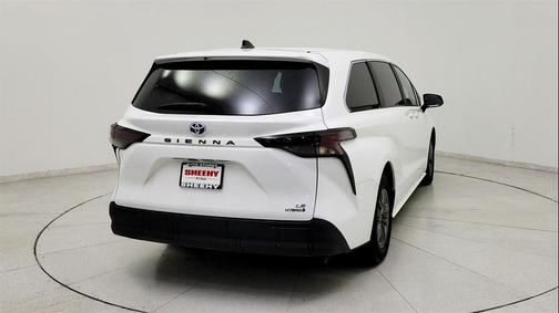 2024 Toyota Sienna LE