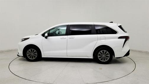 2024 Toyota Sienna LE