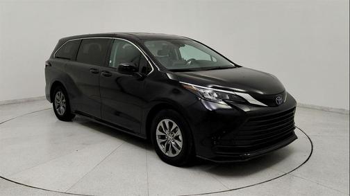 2024 Toyota Sienna LE