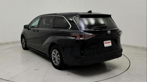 2024 Toyota Sienna LE