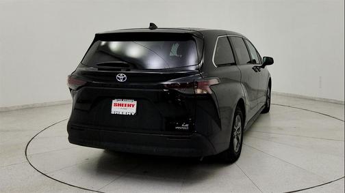 2024 Toyota Sienna LE