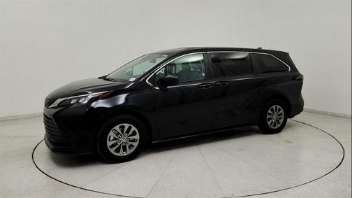 2024 Toyota Sienna LE