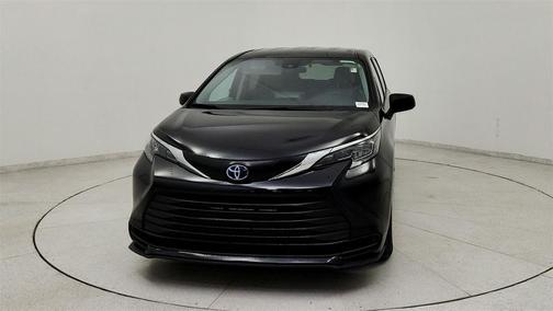 2024 Toyota Sienna LE