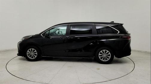 2024 Toyota Sienna LE