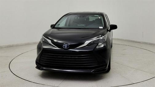 2024 Toyota Sienna LE