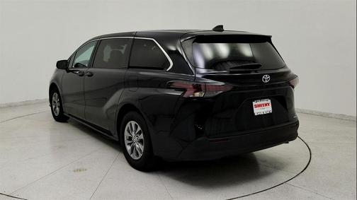 2024 Toyota Sienna LE