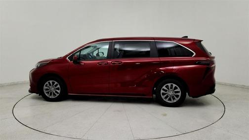 2024 Toyota Sienna LE
