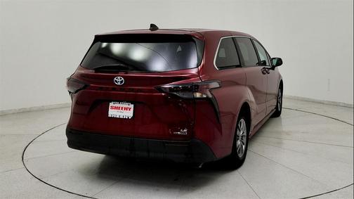2024 Toyota Sienna LE