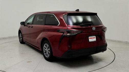 2024 Toyota Sienna LE