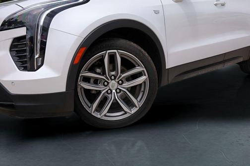 Crystal White 2019 Cadillac XT4 Sport