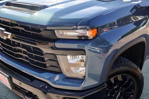 Lakeshore Blue 2025 Chevrolet Silverado 2500 Custom