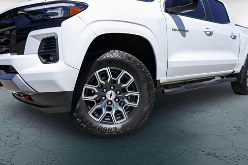 Summit White 2024 Chevrolet Colorado Z71