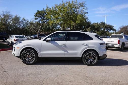 2023 Porsche Cayenne Base (Tiptronic)