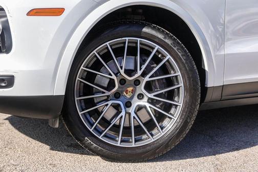 2023 Porsche Cayenne Base (Tiptronic)