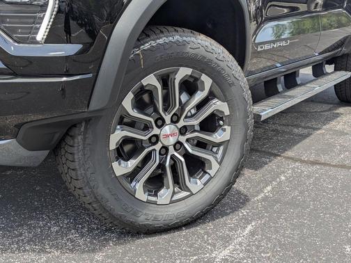2025 GMC Canyon Denali