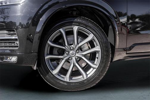 2017 Volvo XC90 T6 Momentum
