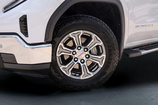 Summit White 2024 GMC Sierra 1500 SLE