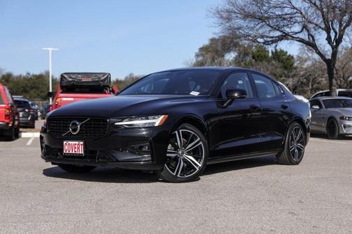 2022 Volvo S60 B5 R-Design