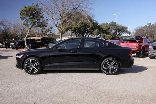 2022 Volvo S60 B5 R-Design