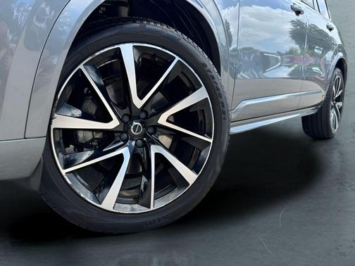 Gray Metallic 2020 Volvo XC90 T6 Momentum 7 Passenger
