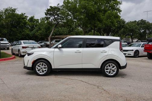 Snow White Pearl 2023 Kia Soul LX