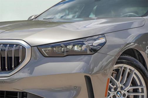 2025 BMW 530 i xDrive