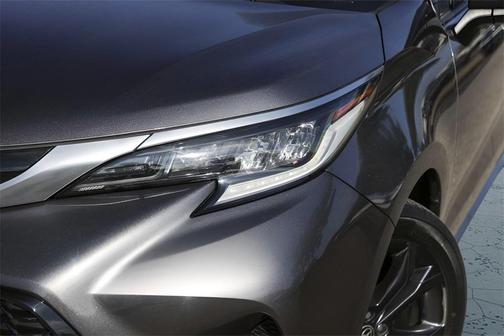 2022 Toyota Sienna XSE 7 Passenger