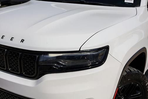 Bright White Clearcoat 2022 Jeep Wagoneer Series I