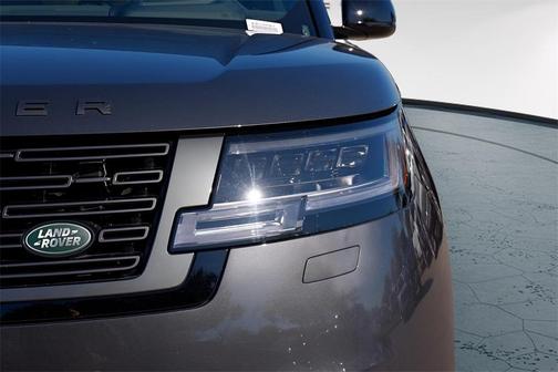 2025 Land Rover Range Rover P530 SE 7 Seat