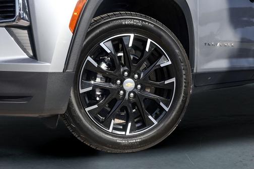 Sterling Gray Metallic 2025 Chevrolet Traverse LT