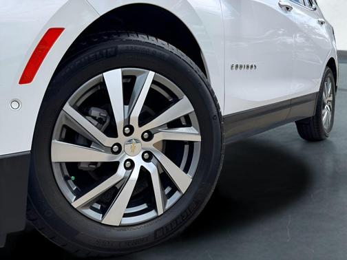 Summit White 2023 Chevrolet Equinox Premier
