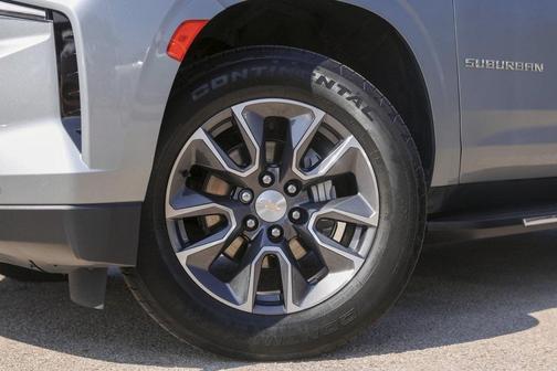 2023 Chevrolet Suburban LT