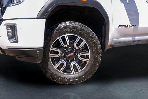 Summit White 2022 GMC Sierra 2500 AT4
