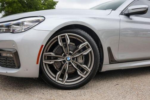 Glacier Silver Metallic 2019 BMW 740 i