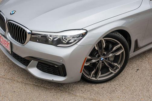 Glacier Silver Metallic 2019 BMW 740 i