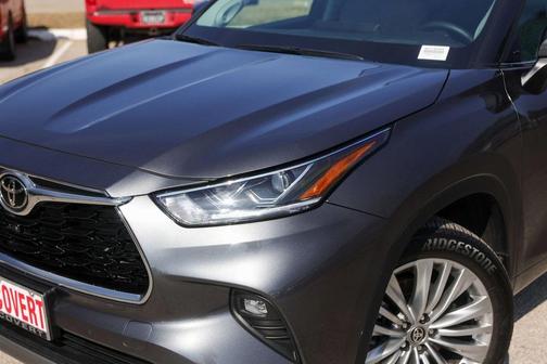 2025 Toyota Highlander Platinum