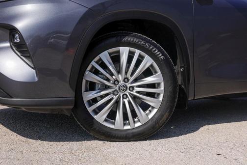 2025 Toyota Highlander Platinum