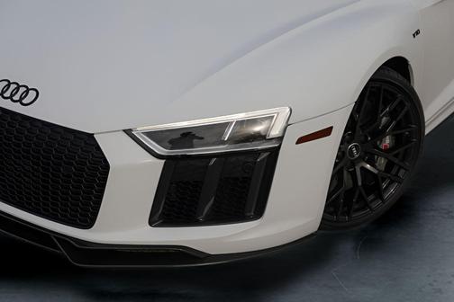 Audi Exclusive Color 2018 Audi R8 5.2 quattro Plus