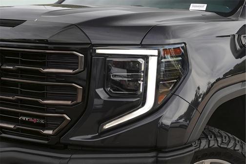 2023 GMC Sierra 1500 AT4X