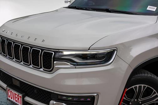 Luxury White Pearlcoat 2022 Jeep Wagoneer Series III