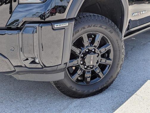 2025 GMC Sierra 2500 AT4