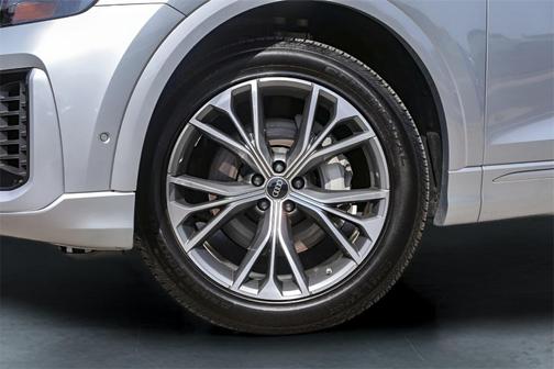 2024 Audi Q8 55 Premium