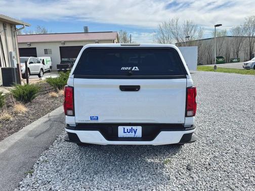 Summit White 2024 Chevrolet Colorado LT