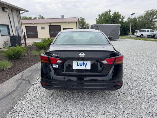 Super Black 2022 Nissan Altima S FWD