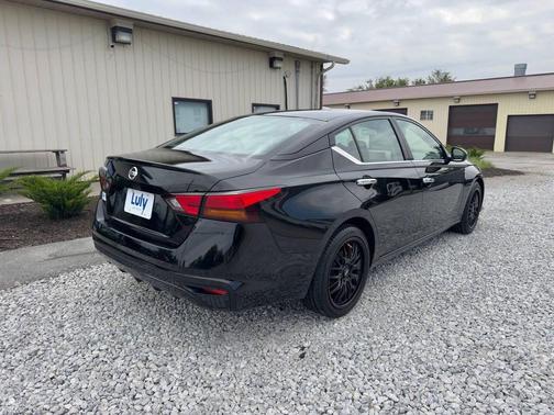 Super Black 2022 Nissan Altima S FWD