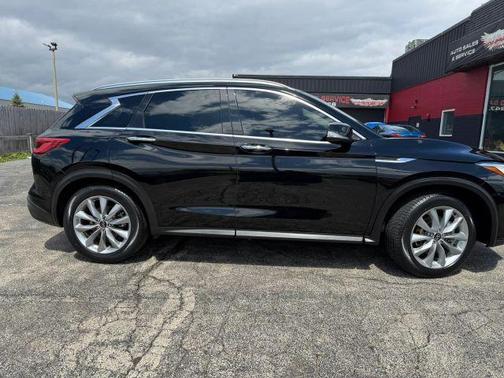 Black 2021 INFINITI QX50 Luxe