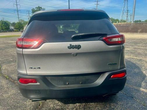 Silver 2018 Jeep Cherokee Latitude